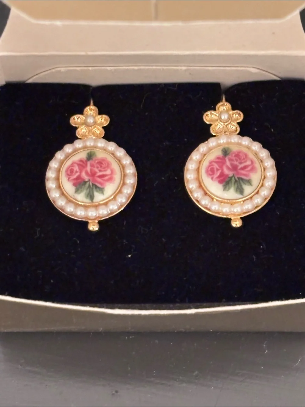 Avon Vintage Gold-Tone Pink Rose and Pearl Medallion Drop Earrings New in box